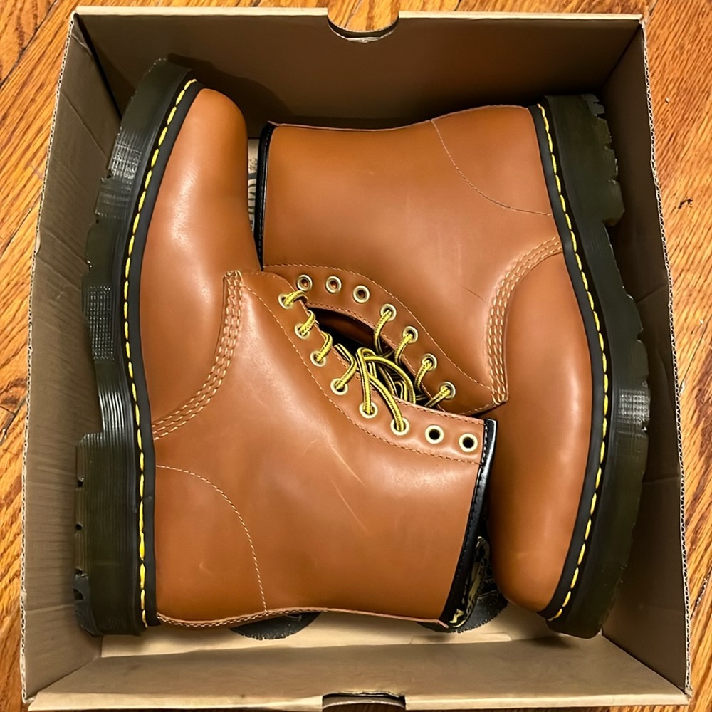 NWT Dr. Martens 1460 Boots
